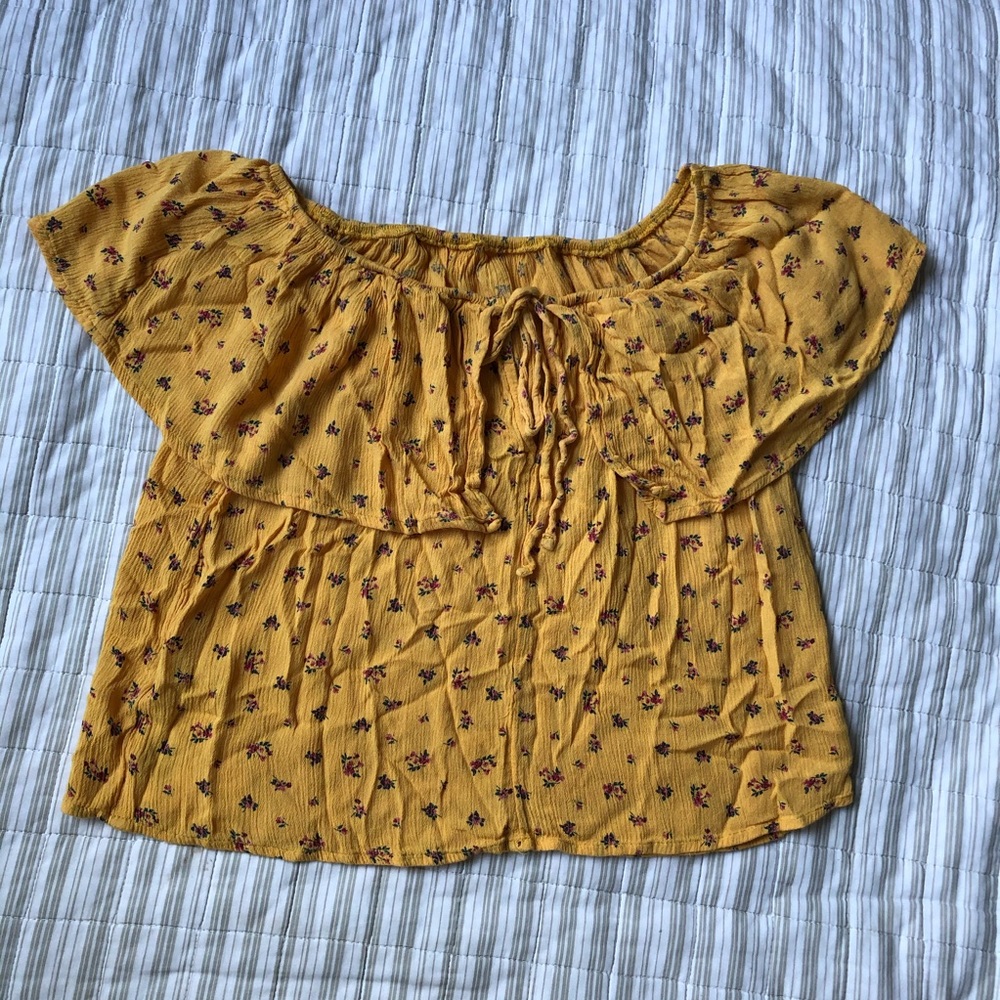 Hollister off shoulder crops